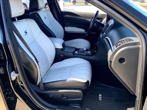 Used 2019 Chrysler 300 S w/ S Model Appearance Package image 8