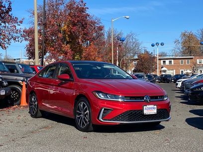 Certified 2025 Volkswagen Jetta SE w/ Sunroof Package