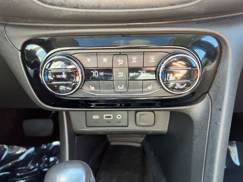Used 2023 Buick Encore GX Essence w/ Experience Buick Package AWD/4WD image 20