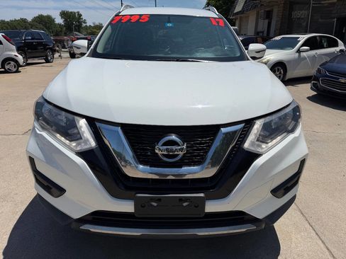 Used 2017 Nissan Rogue SV AWD/4WD image 2