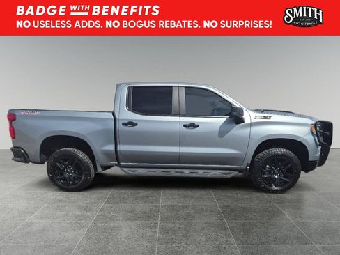 Used 2025 Chevrolet Silverado 1500 LT Trail Boss w/ Convenience Package II AWD/4WD image 3