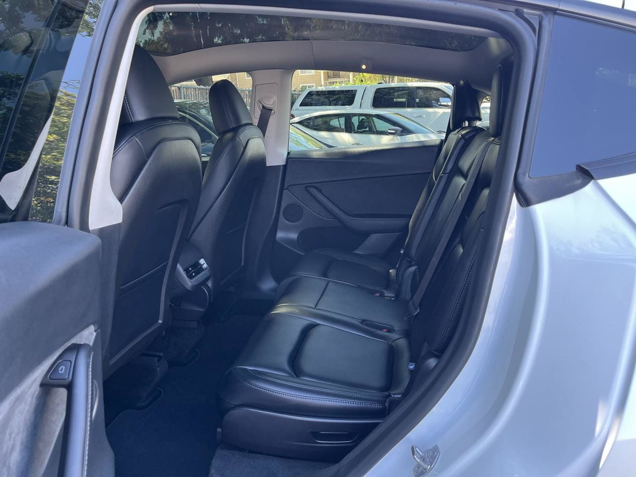 Used 2025 Tesla Model Y Long Range AWD/4WD image 5