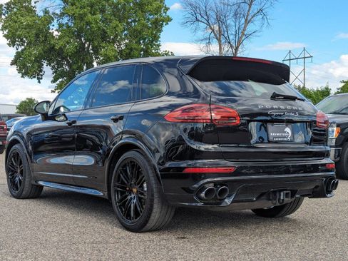 Used 2016 Porsche Cayenne Turbo S image 10