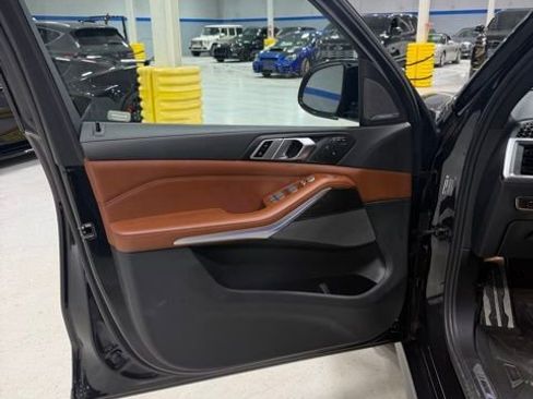 Used 2023 BMW X7 M60i image 22