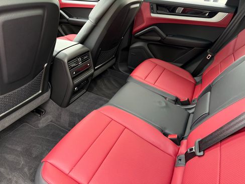 Used 2026 Porsche Cayenne image 30
