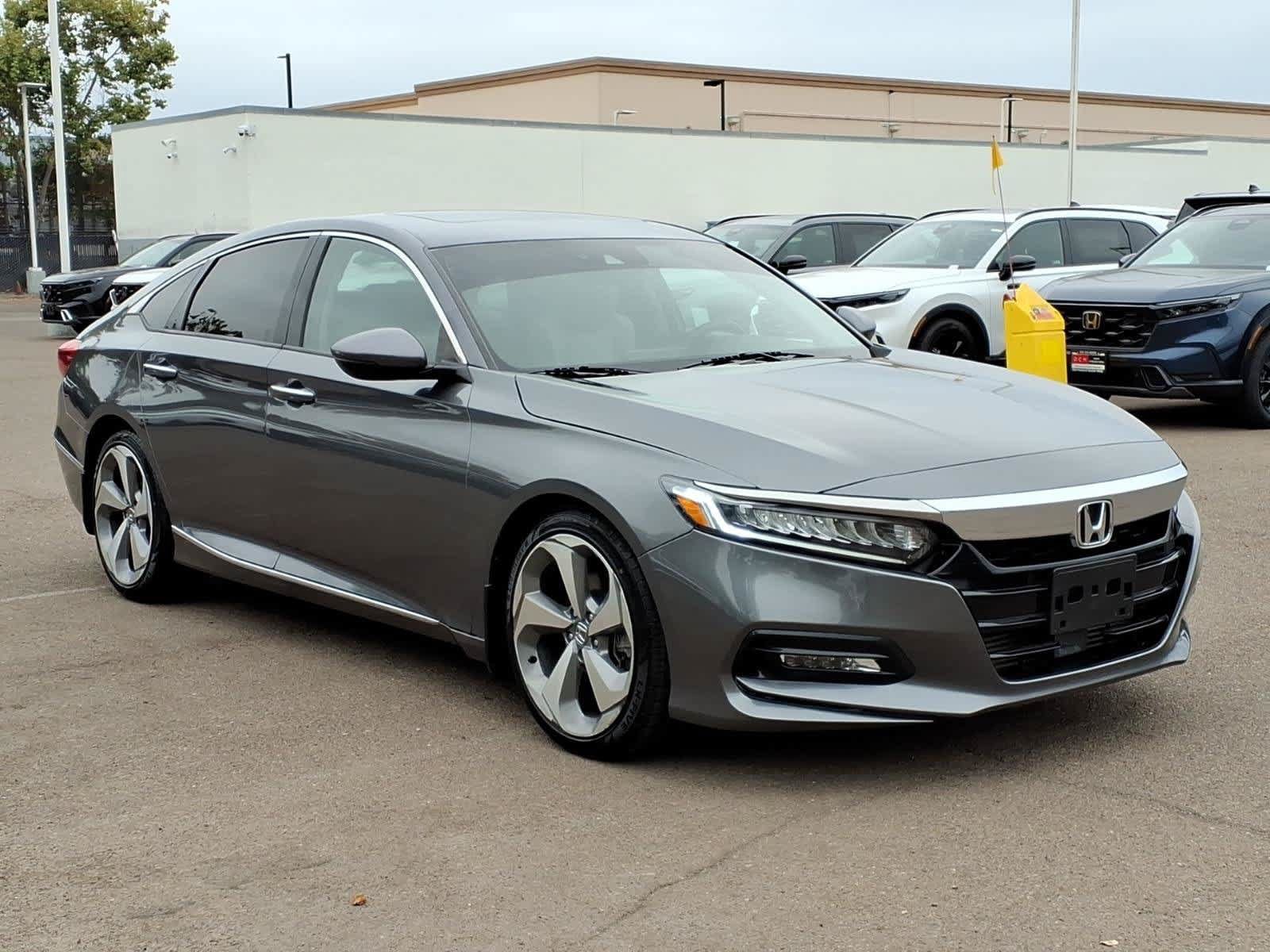 Used 2018 Honda Accord Touring image 3