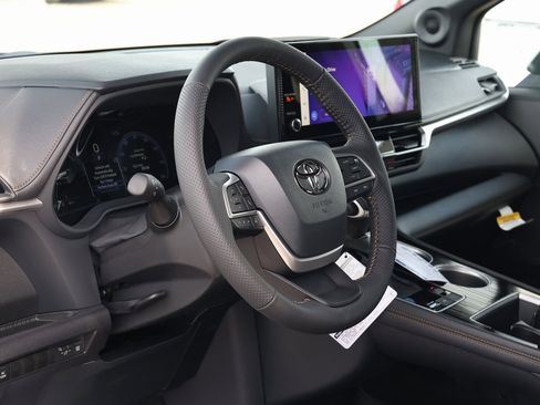 New 2026 Toyota Sienna XLE Woodland Edition image 15