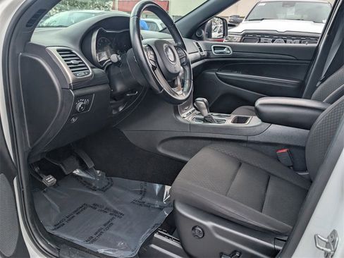 Used 2021 Jeep Grand Cherokee Laredo image 11