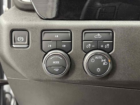 Used 2024 Chevrolet Silverado 3500 LT image 20