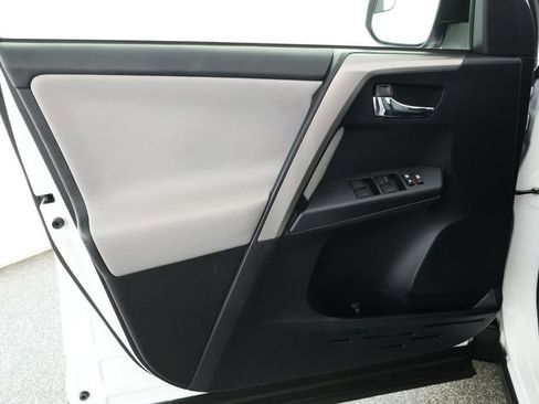 Used 2018 Toyota RAV4 XLE image 9