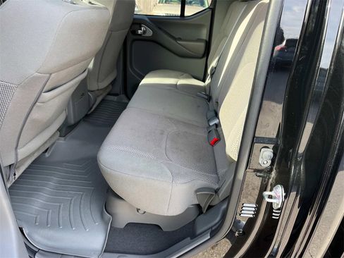Used 2021 Nissan Frontier SV w/ Midnight Edition Floor Mats image 17
