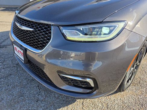 Used 2021 Chrysler Pacifica Touring-L FWD image 35