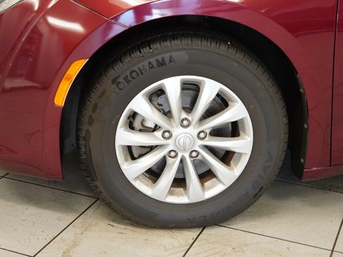 Used 2017 Chrysler Pacifica Touring-L FWD image 16