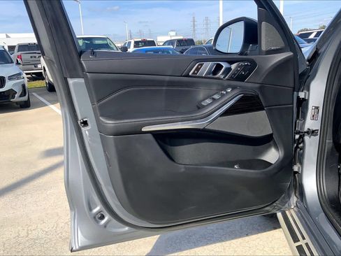 Used 2024 BMW X7 xDrive40i image 25