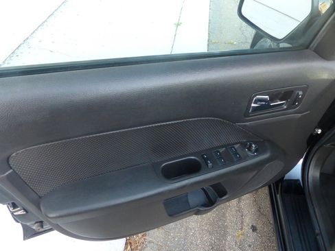 Used 2006 Ford Fusion SEL FWD image 18