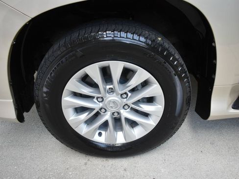Used 2014 Lexus GX 460 w/ Premium Package AWD/4WD image 17