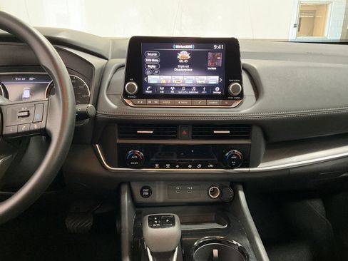 Used 2024 Nissan Rogue SV image 7