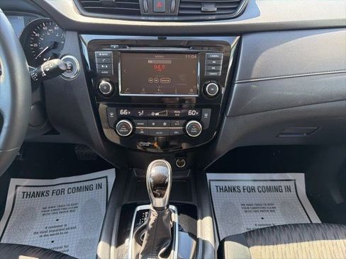 Used 2018 Nissan Rogue SV image 22