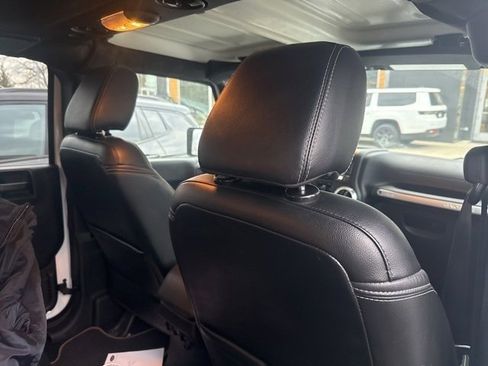 Used 2017 Jeep Wrangler Unlimited Sahara w/ Connectivity Group image 12