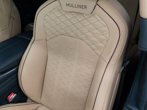 Used 2025 Bentley Flying Spur Plug-In Hybrid image 18