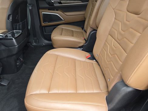 Certified 2022 Kia Telluride SX w/ SX Prestige Package image 18