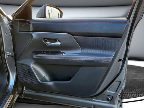 Certified 2025 Nissan Kicks SR image 26