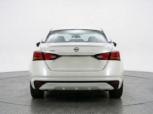 Used 2025 Nissan Altima 2.5 SV FWD image 7
