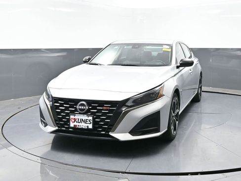 Used 2024 Nissan Altima 2.5 SR image 8