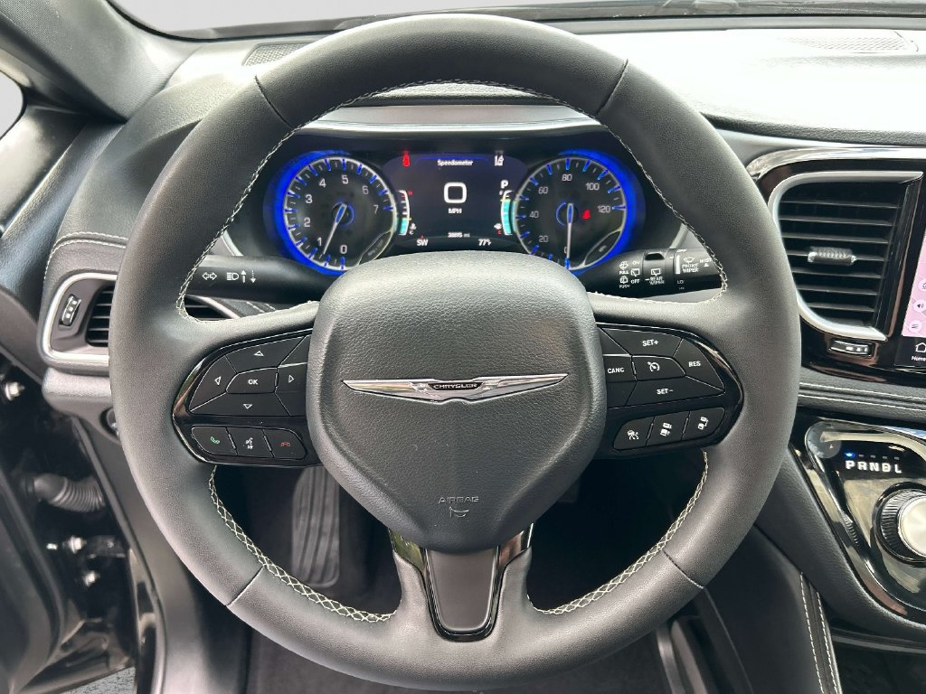 Used 2025 Chrysler Pacifica Limited FWD image 20