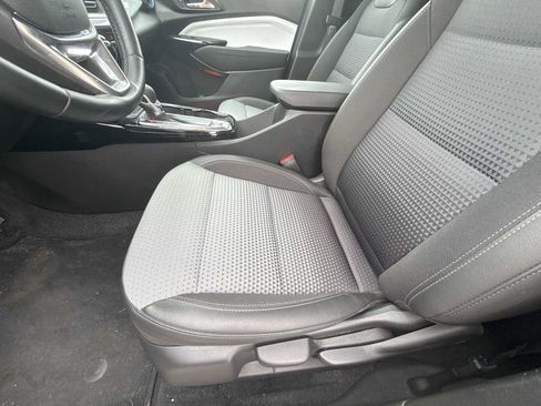 Certified 2024 Chevrolet Trax LT w/ Driver Confidence Package FWD image 33
