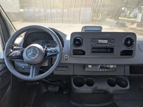 Used 2025 Mercedes-Benz Sprinter 2500 image 17