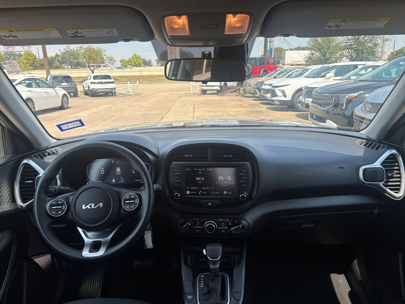 Used 2025 Kia Soul LX w/ LX Technology Package FWD image 30