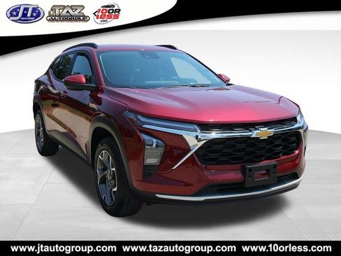 Used 2025 Chevrolet Trax LT w/ LT Convenience Package FWD image 1