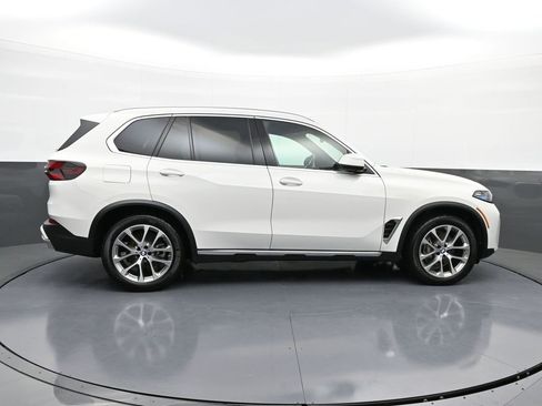 New 2025 BMW X5 xDrive40i w/ Parking Assistance Package image 8