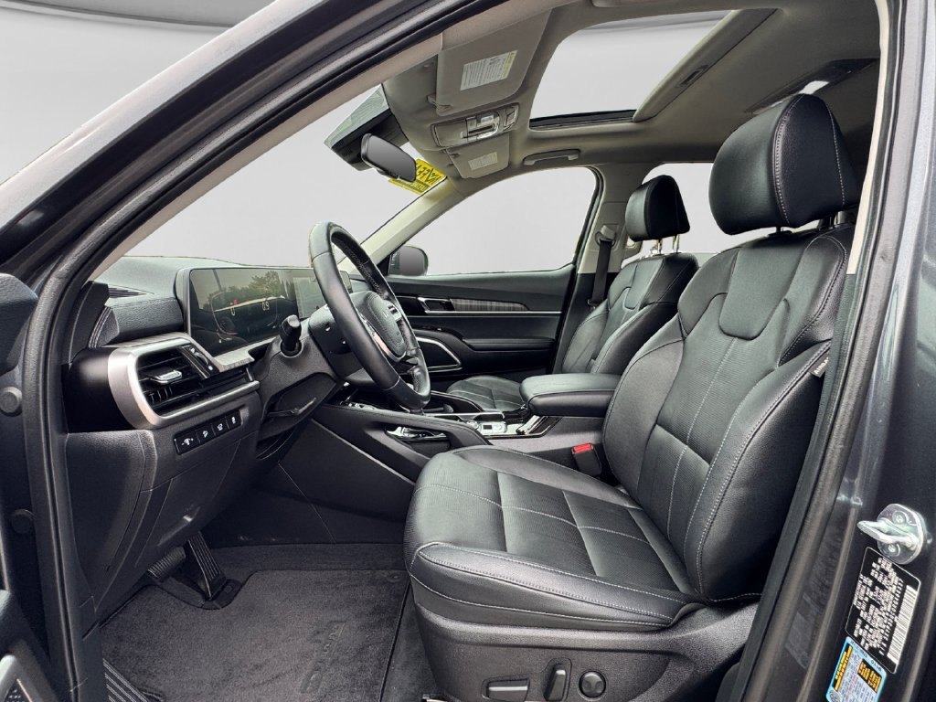 Used 2024 Kia Telluride EX w/ EX Captain's Chair Package AWD/4WD image 19