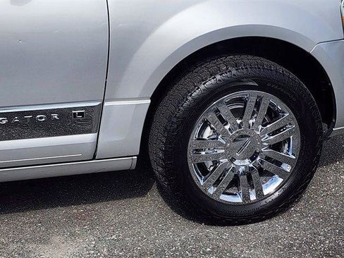 Used 2010 Lincoln Navigator L 4WD image 8