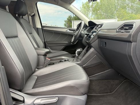 Certified 2024 Volkswagen Tiguan SE AWD/4WD image 19