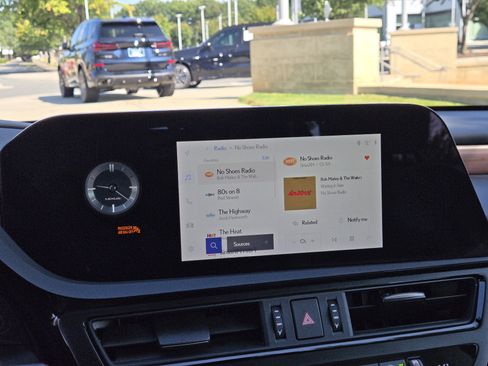 Used 2025 Lexus ES 350 w/ Premium Package FWD image 16