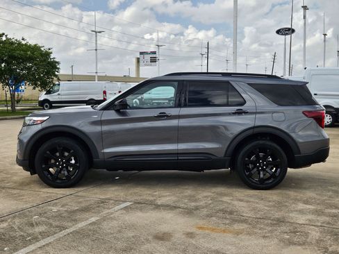 Used 2023 Ford Explorer ST-Line w/ Class IV Trailer Tow Package image 7