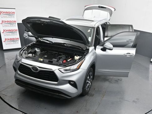 Used 2020 Toyota Highlander XLE image 26