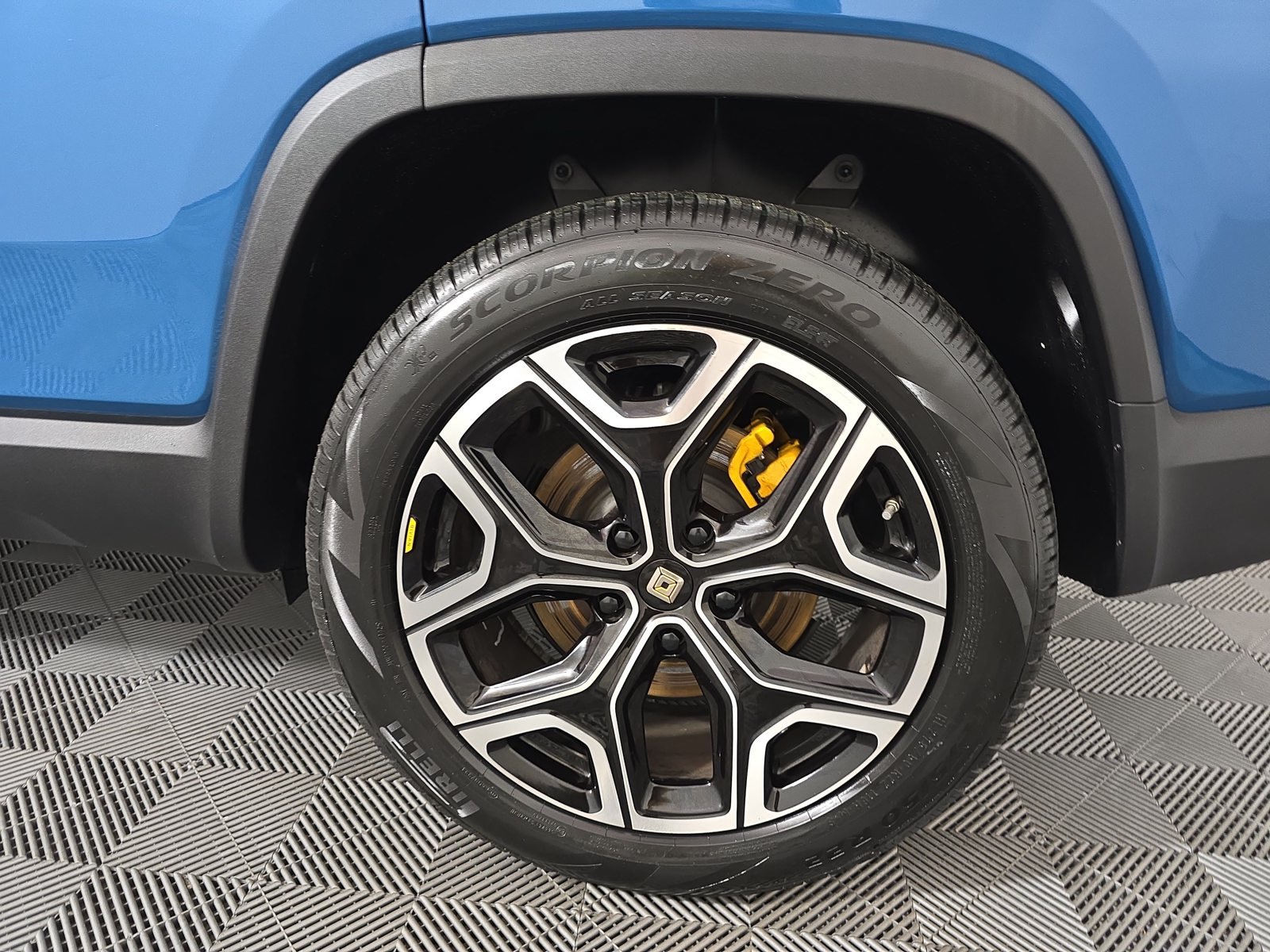 Used 2023 Rivian R1S Launch Edition Quad AWD/4WD image 10