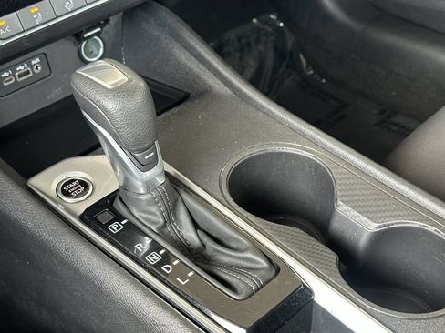 Used 2025 Nissan Altima 2.5 SV FWD image 19