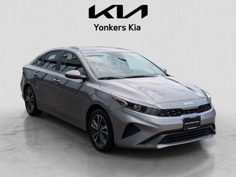 Used 2023 Kia Forte LXS FWD image 4