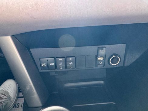 Used 2015 Toyota RAV4 Limited image 28