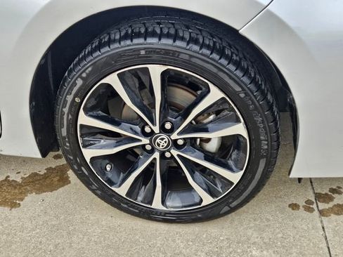 Used 2019 Toyota Corolla SE image 3
