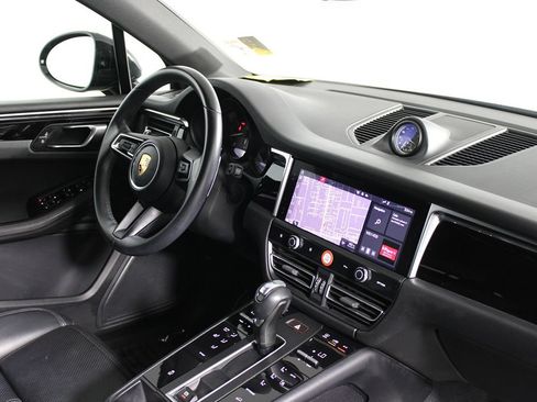 Used 2022 Porsche Macan AWD/4WD image 17