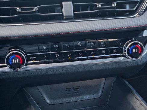 Used 2025 Chevrolet Equinox RS image 18