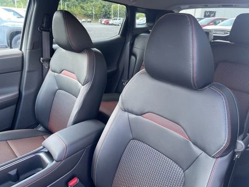 New 2025 Nissan Kicks SR image 17