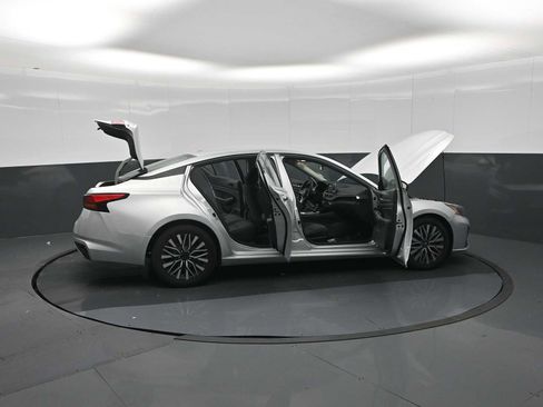 Used 2023 Nissan Altima 2.5 SV FWD image 57