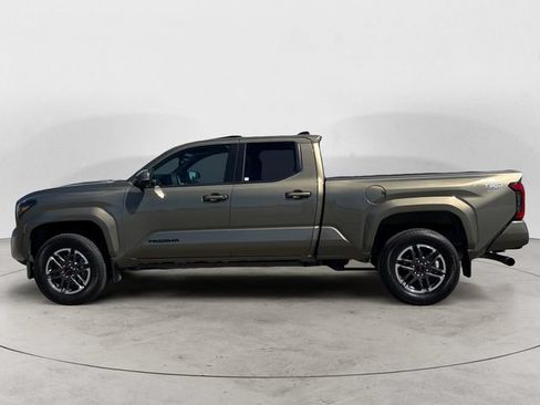 Used 2024 Toyota Tacoma TRD Sport w/ TRD Sport Premium Package AWD/4WD image 8